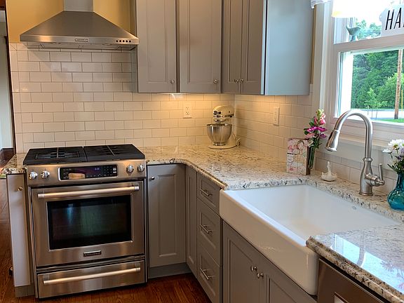 3rd image of 400 E College St