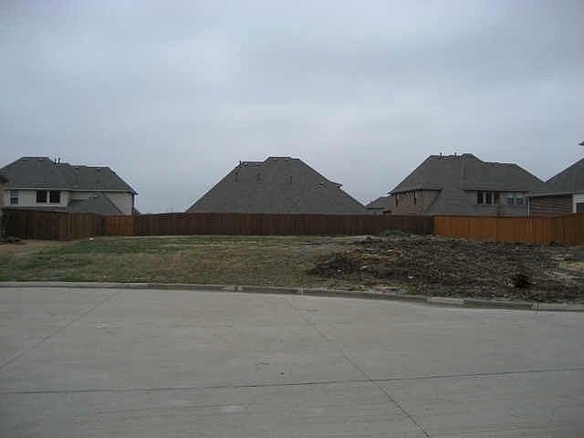 2nd image of 1505 Acacia St