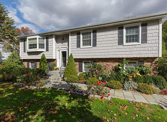 3rd image of 3632 Wildwood St