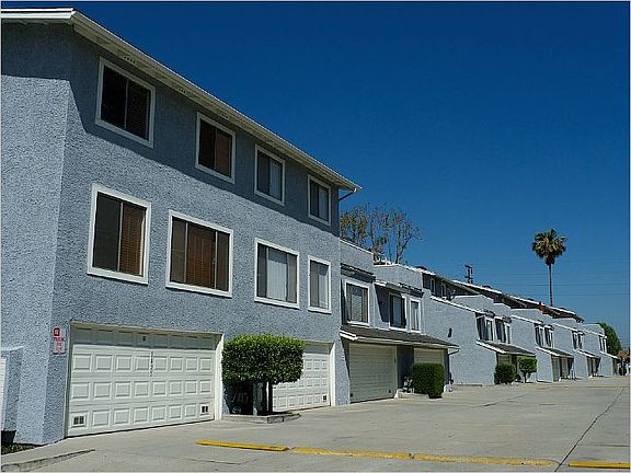 5th image of 1425 W Village Ln