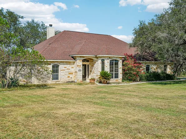 108 Medora Branch, Floresville, TX 78114