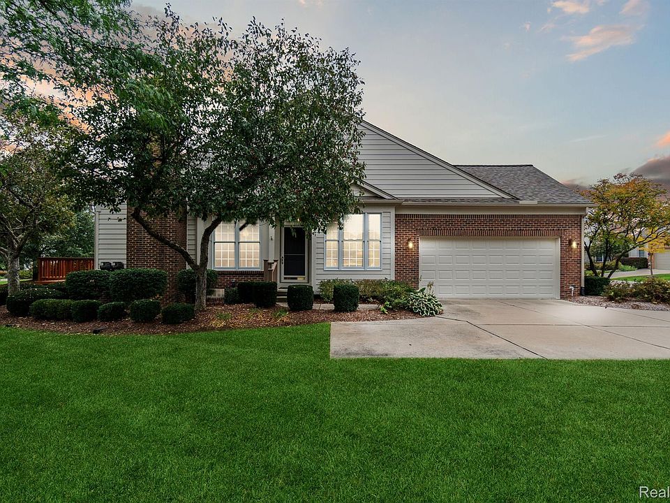 1st image of 39443 Edgewater Dr