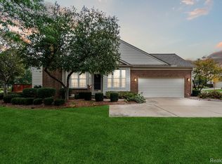 39443 Edgewater Dr, Northville, MI 48168