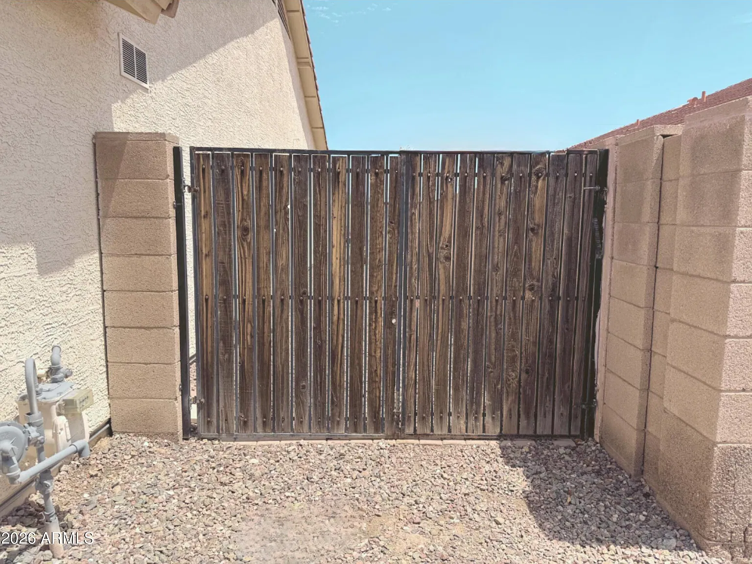 4 bed, 2.0 bath, 1527 sqft, $2,500 — Photo 2