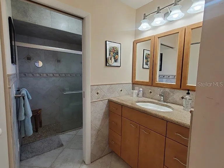 423 Matares Dr — Photo 15