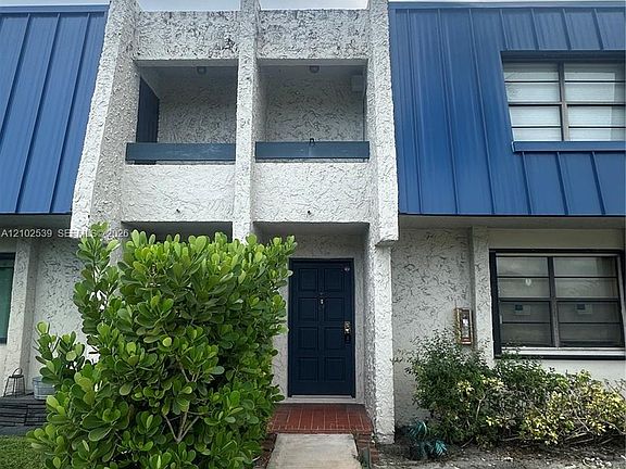 2nd image of 3905 Sheridan St