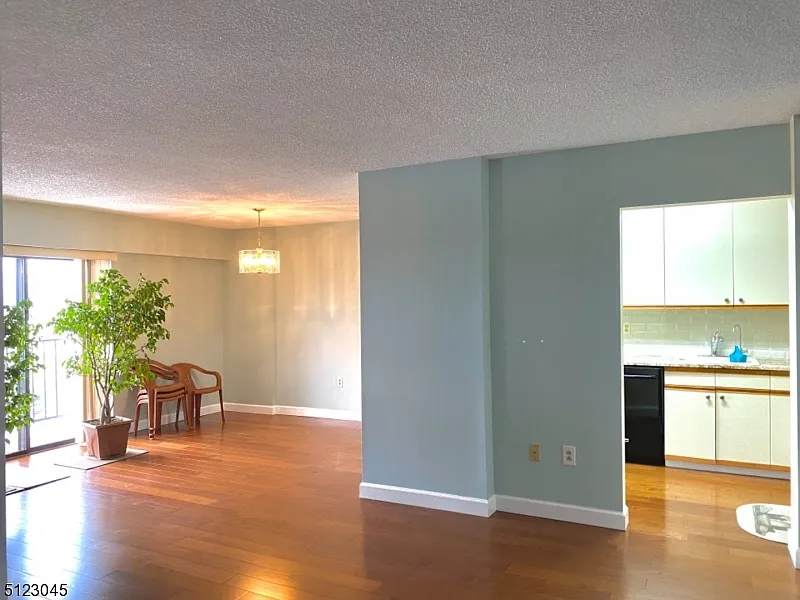 1 bed, 1.0 bath, 821 sqft, $2,050 — Photo 3
