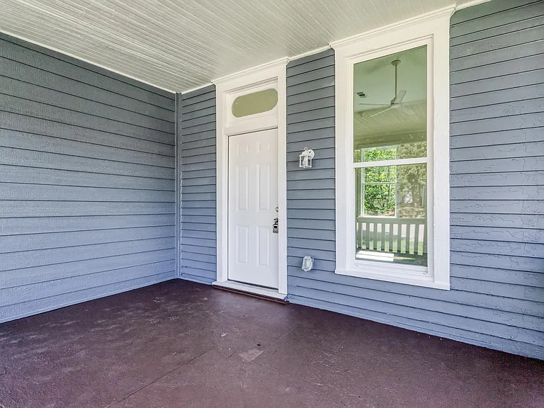 102 W Texas St #1 — Photo 4