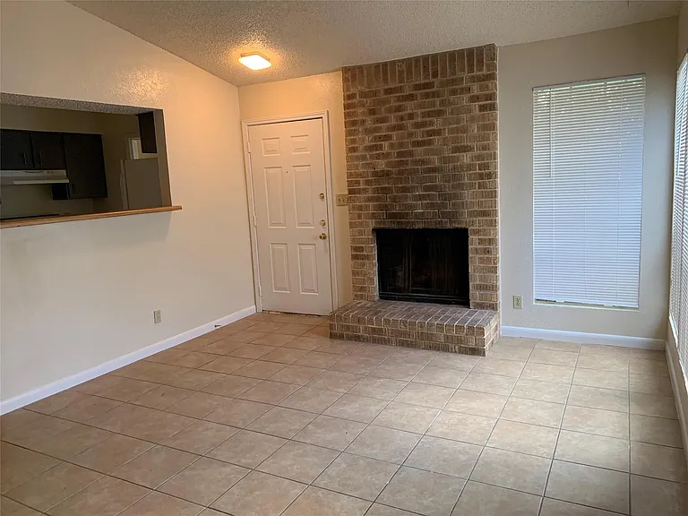 10447 Doc Holliday Trl #B — Photo 2