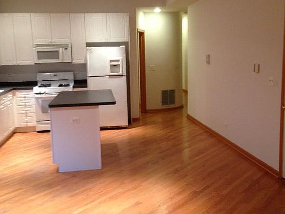 2nd image of 2723 N Wayne Ave #K301