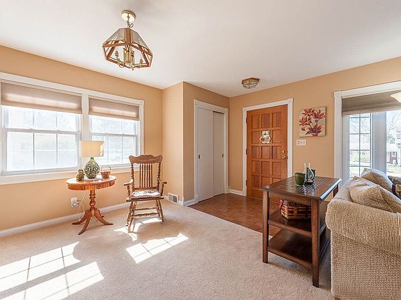 3rd image of 2602 N Browncliff Ln