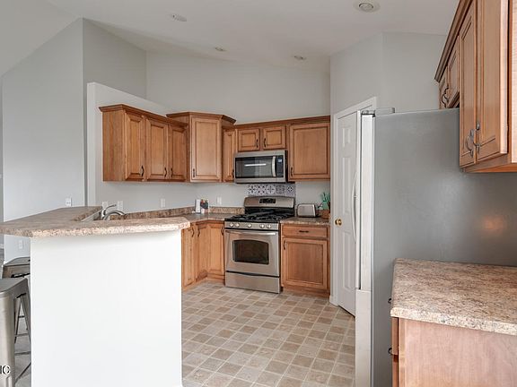 5th image of 2613 Nighthawk Ave