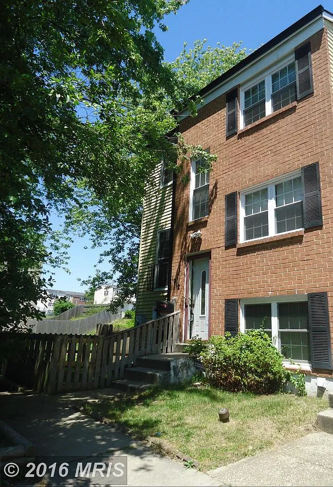 1912 Eloise Ln photo 1