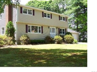 15 Oakwood St, Bridgeport, CT 06606