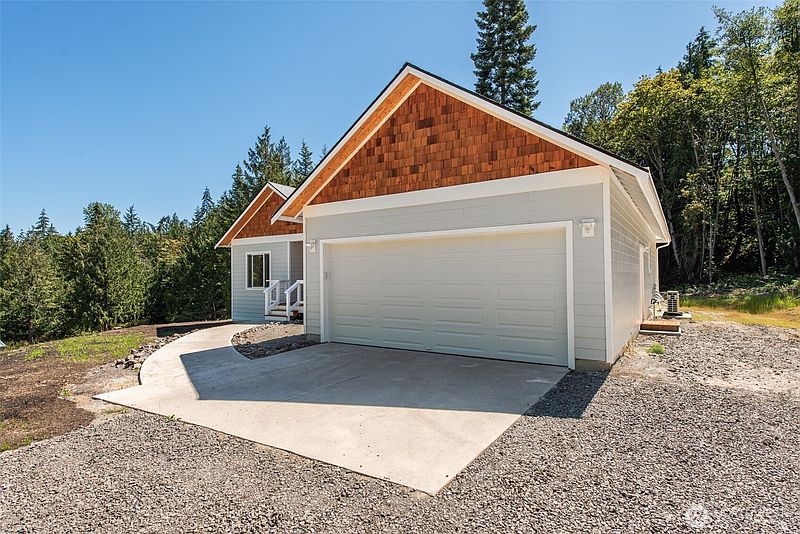 4th image of 702 Chelsamish Drive