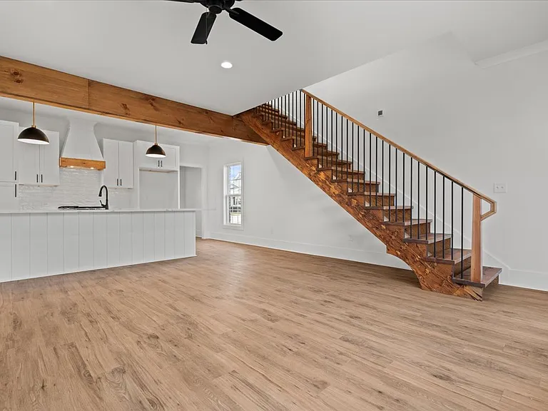 501 W Cheves St E — Photo 14