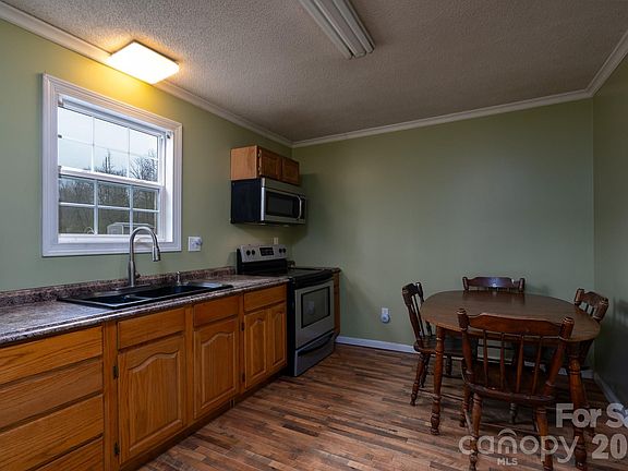 4th image of 602 Rothrock Rd