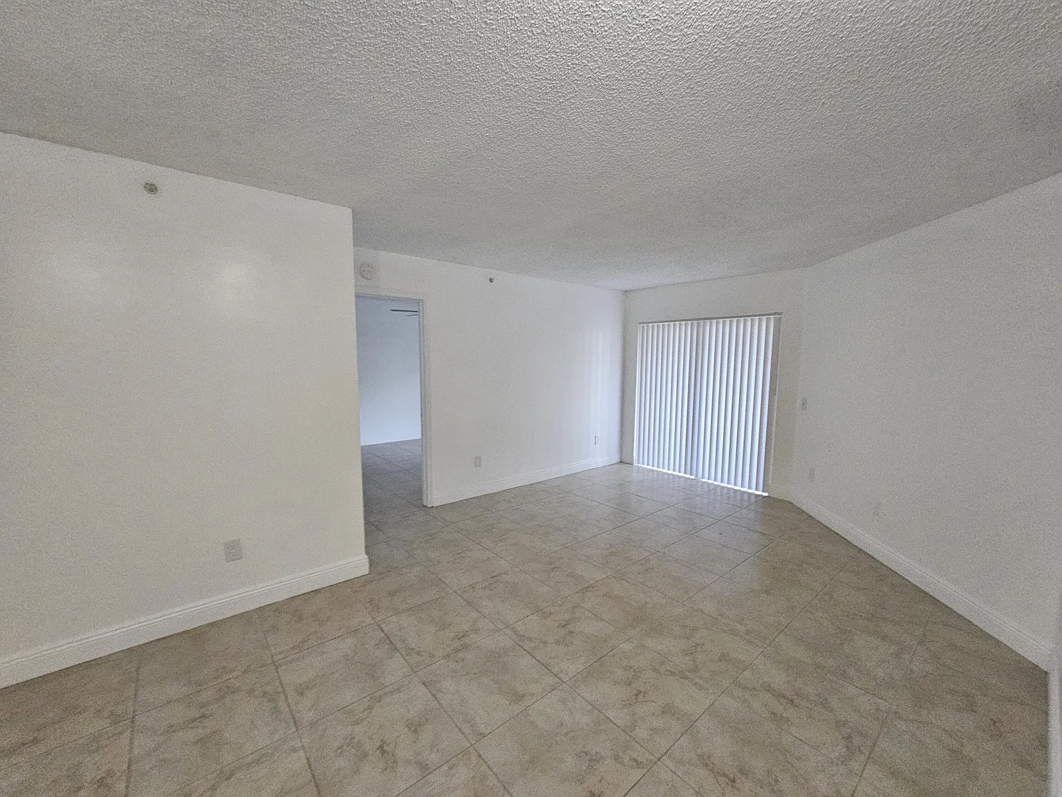 3 bed, 2.0 bath, 1084 sqft, $2,350 — Photo 4