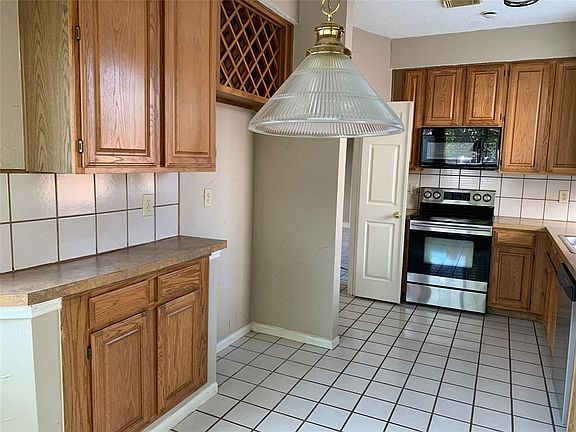 5th image of 650 Cumberland Cir