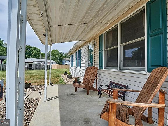 3rd image of 11 Circle Hill Dr