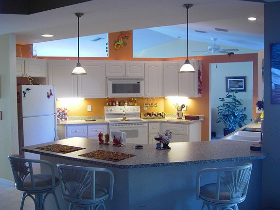 Kitchen w/Vaulted ceiling