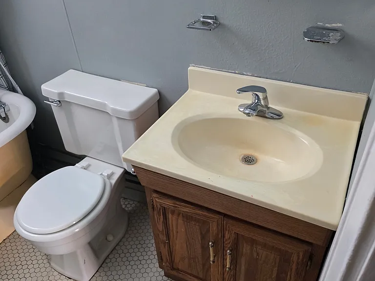 4370 Saint Lawrence Ave — Photo 14