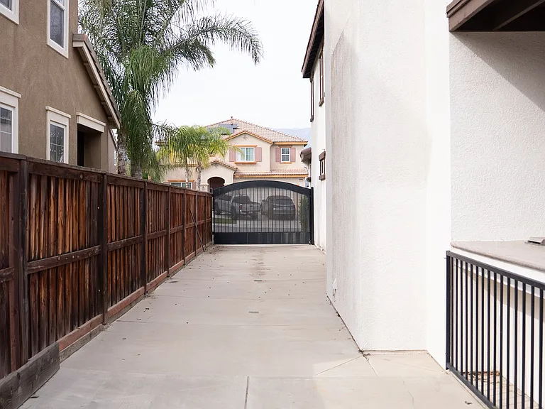 1373 Aztec Ct — Photo 36