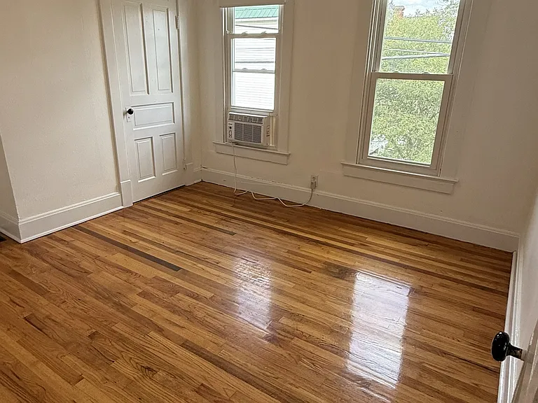 242 Hoover St — Photo 32