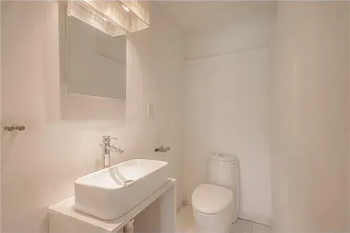 2202 W 47th Ter — Photo 17