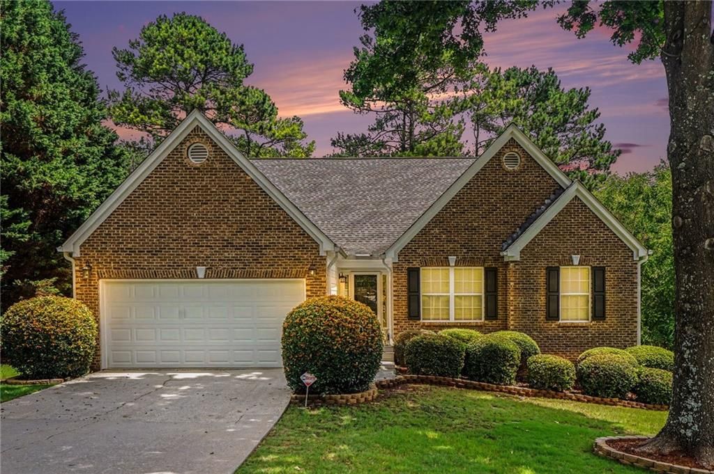 955 Pebble Bend Dr, Grayson, GA - View 2