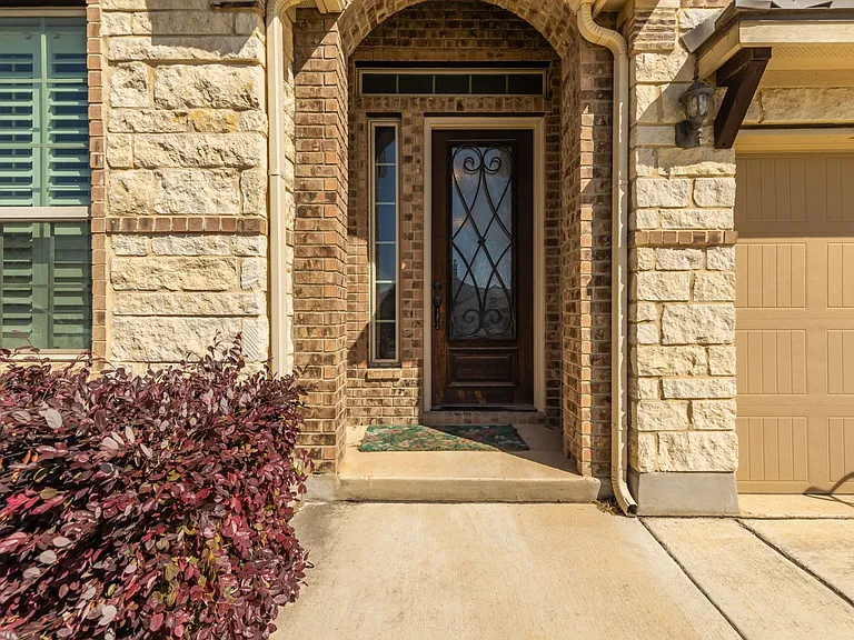 1063 Cedar Glen Dr — Photo 3