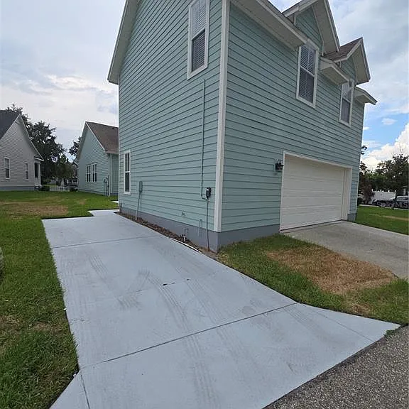 104 Eastpark Cres #B — Photo 1