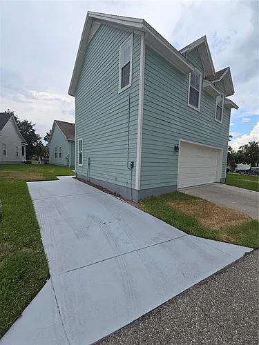 104 Eastpark Cres #B Photo 1 104 Eastpark Cres #B Photo 1