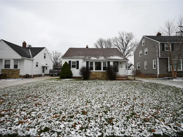 4317 W 217th St, Fairview Park, OH 44126