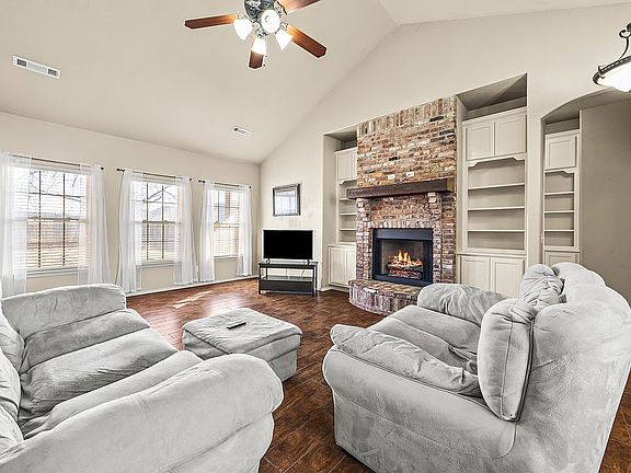 2nd image of 3107 SW Silverbark Rd