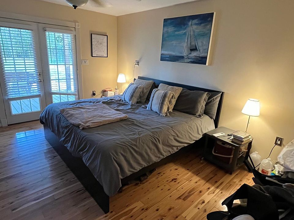 1st image of 10616 Oak Pl