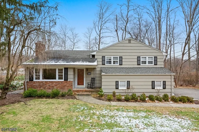 38 Molly Stark Dr