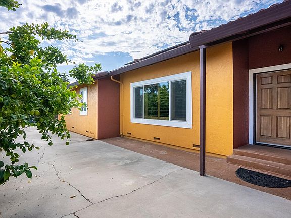 3rd image of 2035 Pinecrest Dr