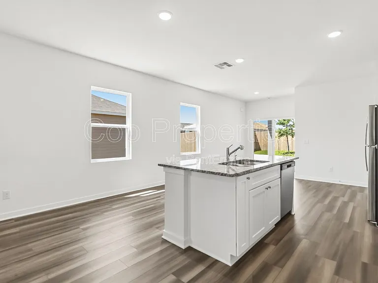 10219 Pine River Dr — Photo 16