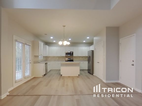 4th image of 280 Winthrop Ln