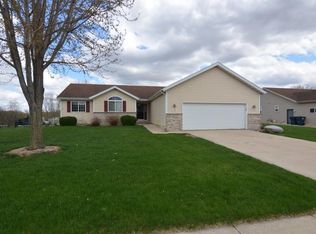 418 Whitetail Way, Deerfield, WI 53531
