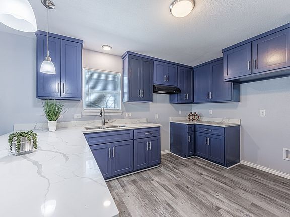 5th image of 4042 Ladale Dr