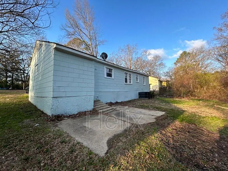4 bed, 2.0 bath, 1251 sqft, $1,075 — Photo 2