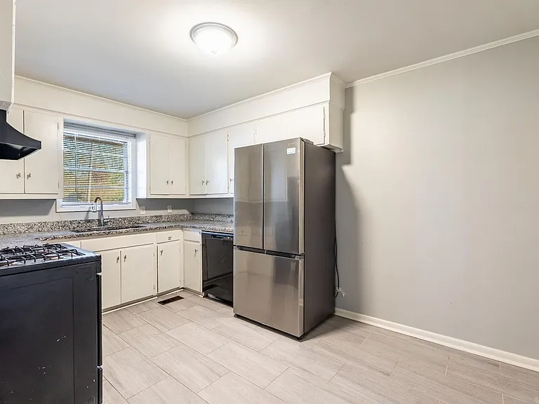 3615 W Capitol Ave — Photo 7
