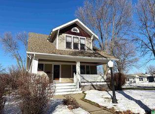 303 3rd St NW, Orange City, IA 51041