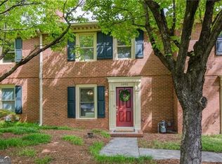 1092 Old Roswell Rd, Roswell, GA 30076