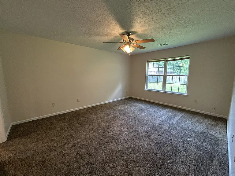 4 Idus Ln — Photo 7