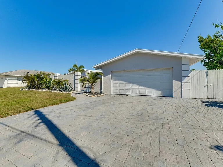 2473 Yorkshire Dr #ID1386109P — Photo 25