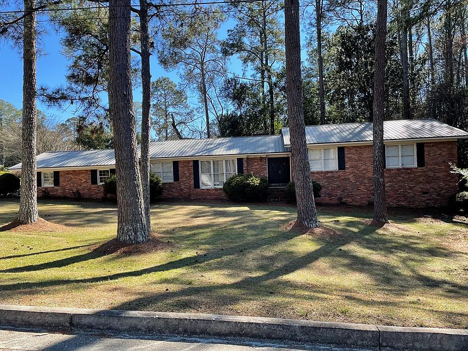1st image of 220 Camellia Dr