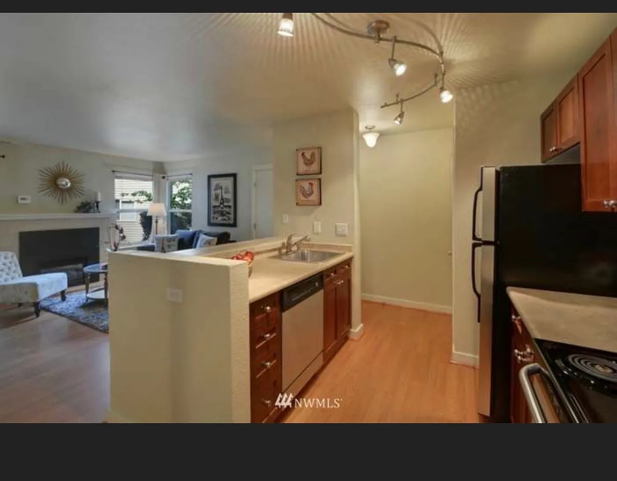 2 bed, 779 sqft, $2,200 — Photo 4